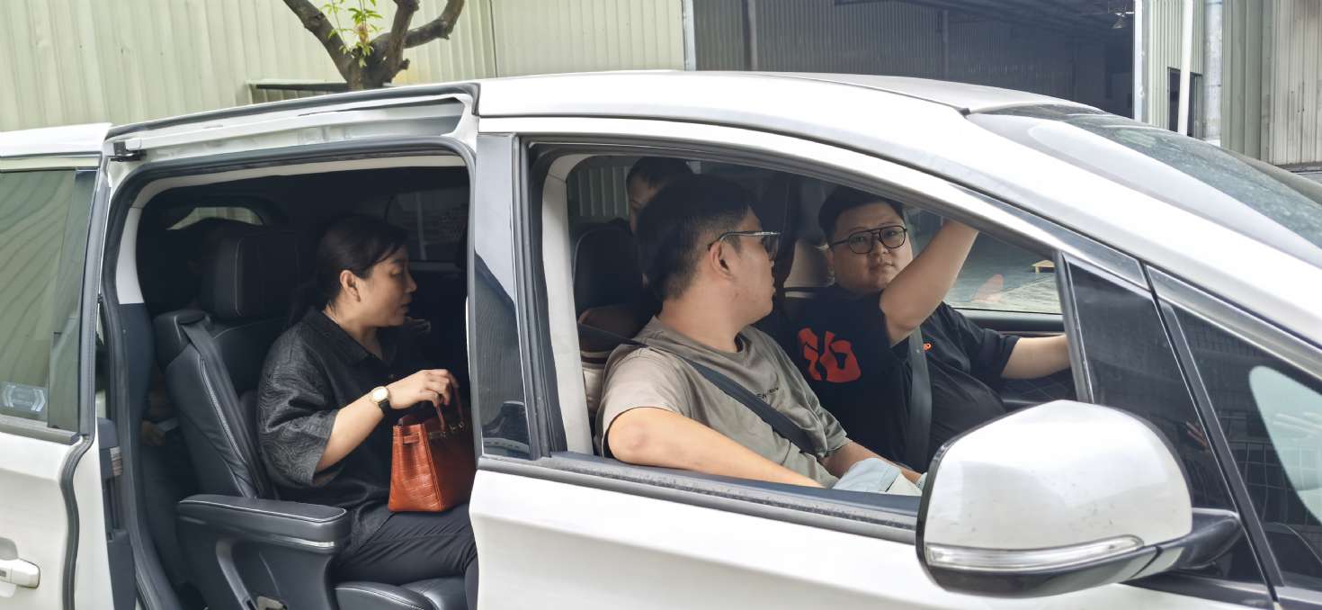 杨总带队参加2024年第23届中国框业与装饰画展